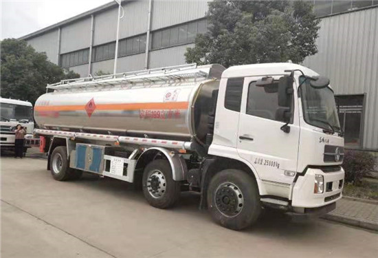 東風(fēng)天錦小三軸19.9方鋁合金運(yùn)油車(chē)